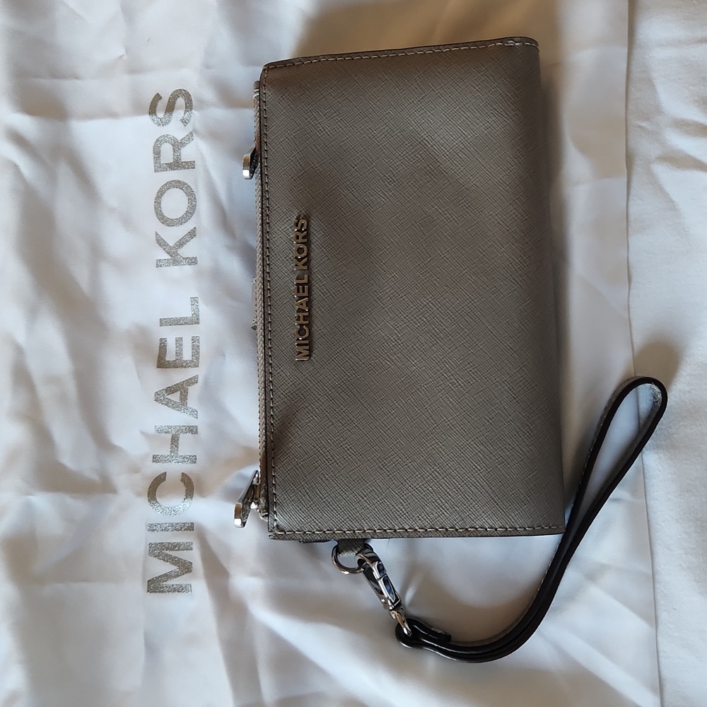 Michael Kors wristlet